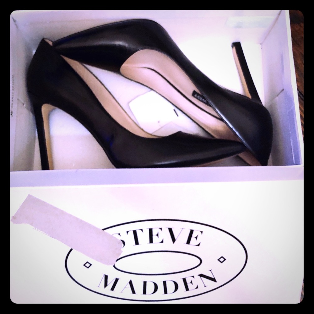 NWOT pointy pumps